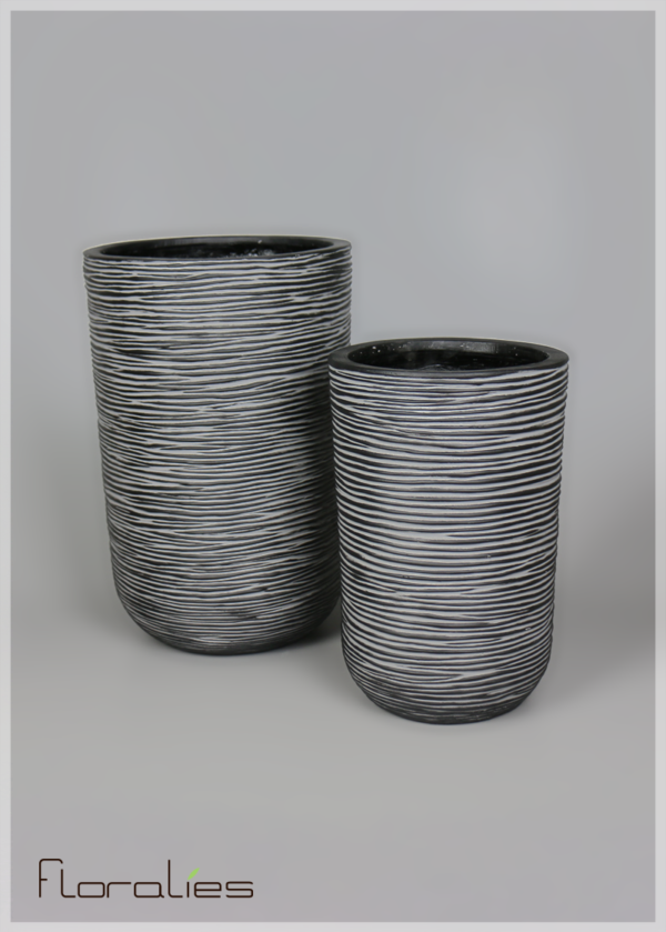 Cache pot cylindrique strié noir et blanc Cache pot cylindrique strié noir et blanc