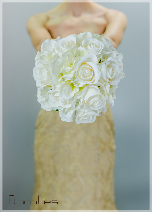 Les Roses blanches en bouquet Les Roses blanches en bouquet